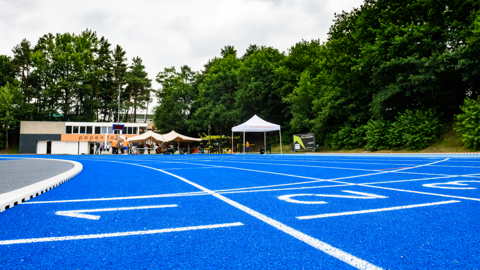 Oud-redacteur De Atletiekwereld Wim van Hemert overleden