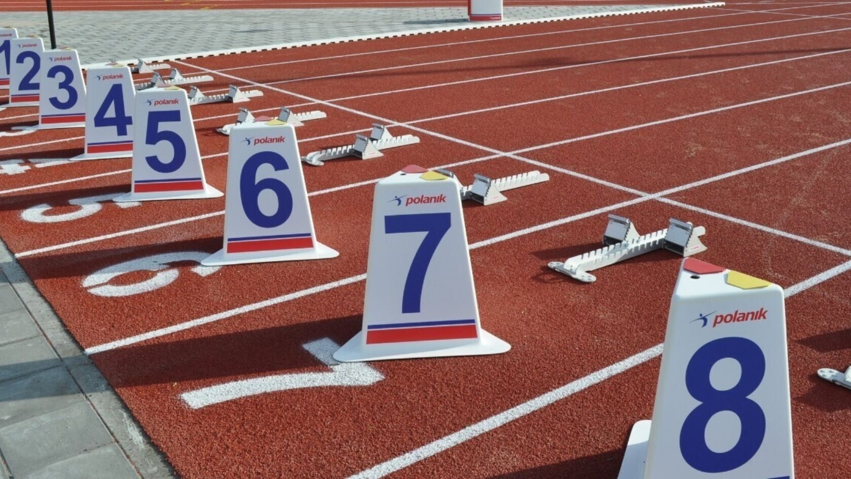 De atletiekbaan raakt maar niet aan de top(laag)