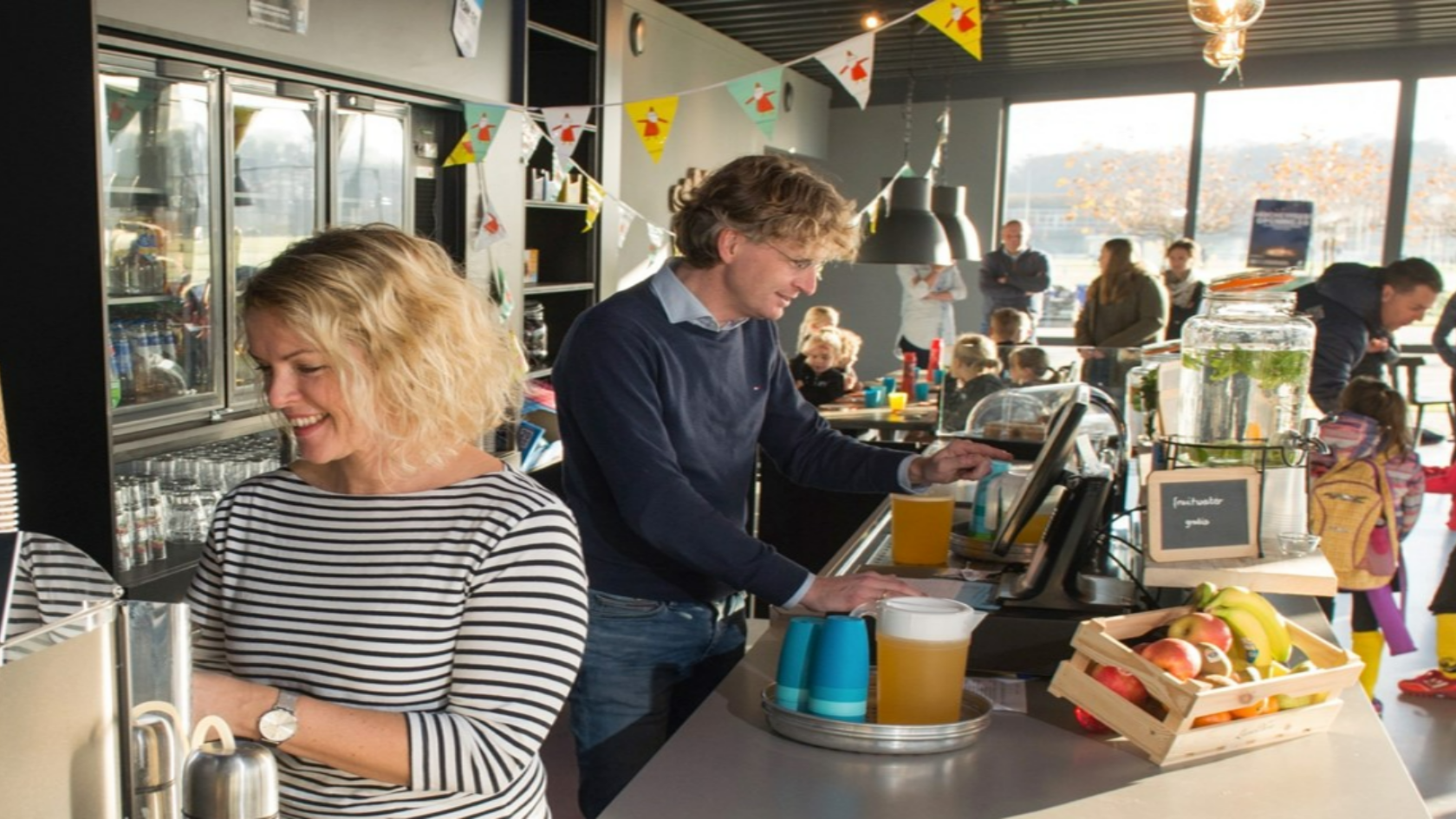 Bezoekers sportkantine zijn klaar met alleen maar snoep en snacks