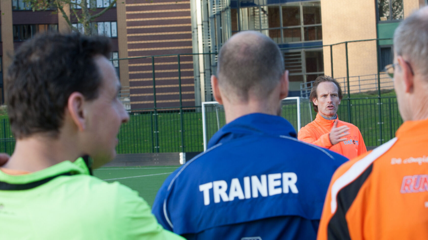 Plan bijscholingen in op de eigen club!