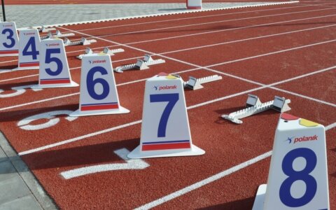 De atletiekbaan raakt maar niet aan de top(laag)