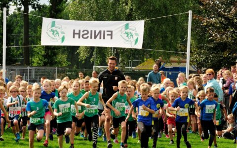 Toppers in actie tijdens finales Athletics Champs competitie